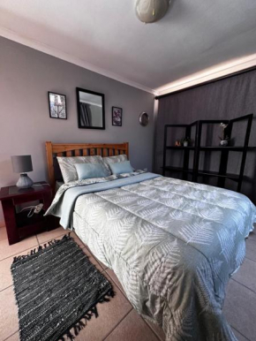 ChezBelle, self-catering 2 sleeper in Constantia with self check-in